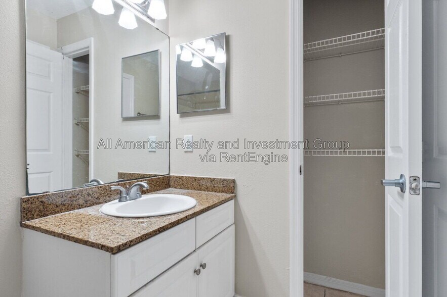 Building Photo - 4274 Calinda Ln
