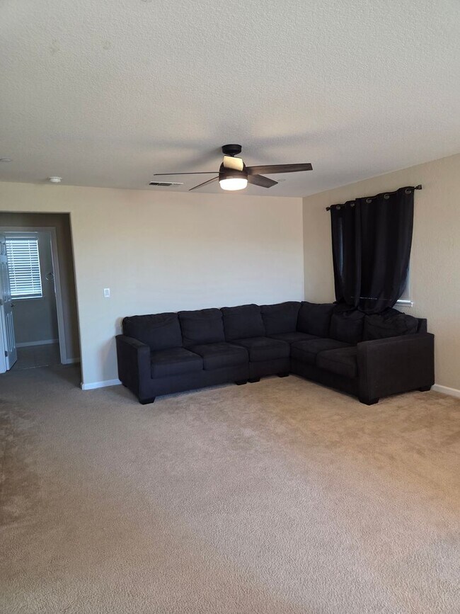 Building Photo - 1443 Greenbrier Dr