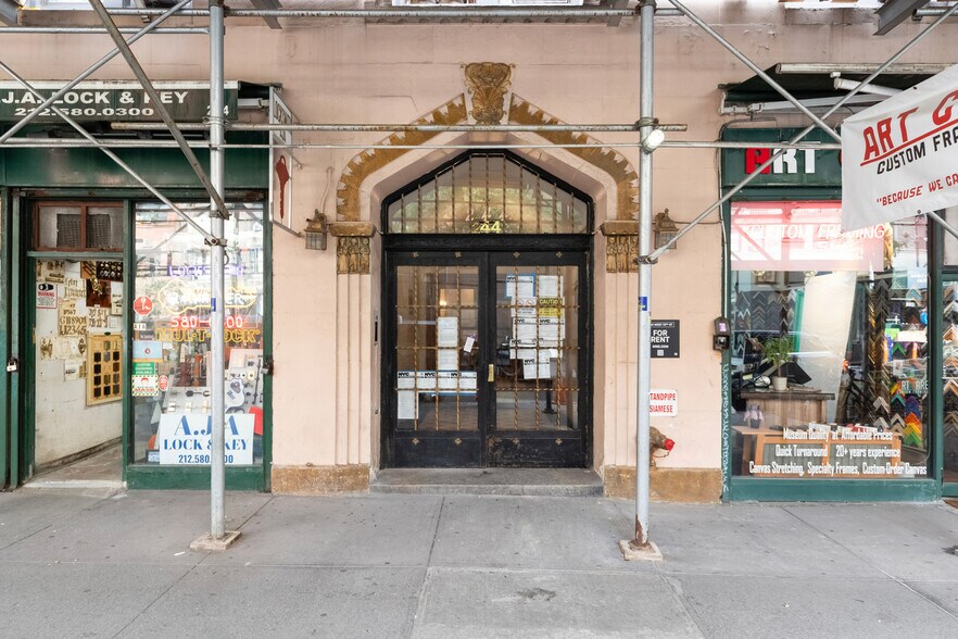 Building Photo - 244 W 72nd St
