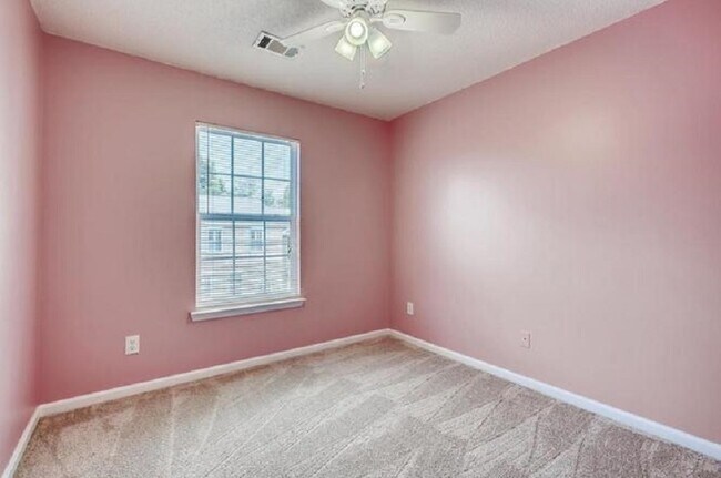 Bedroom 2 Level 3 View 1 - 433 Heritage Park Trce NW