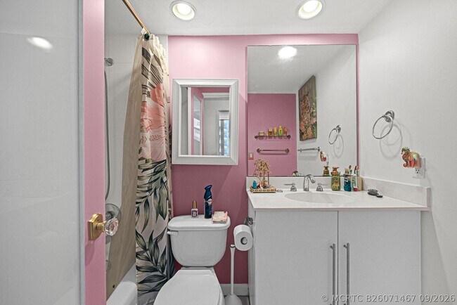 Building Photo - 3001 S Ocean Dr