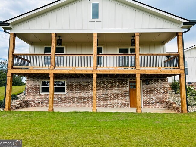 Building Photo - 425 Smokey Rd