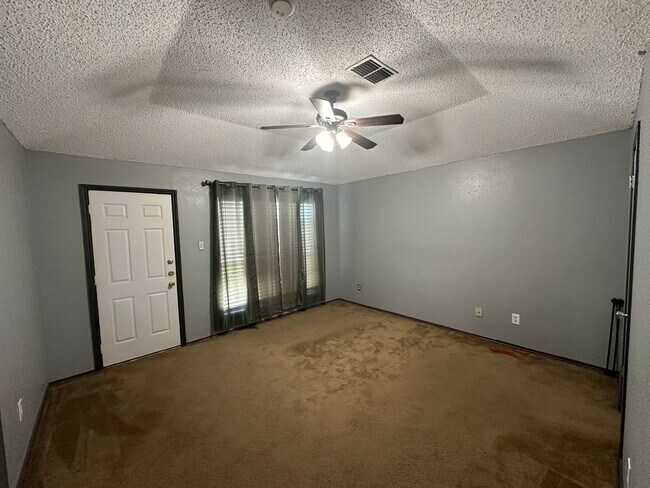 Building Photo - 6409 Shady Green