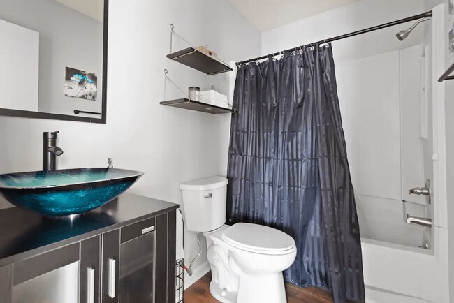 Building Photo - 2-Bedroom, 2-Bath Apartment in Fayetteville – Spacious Layout & Great Location!