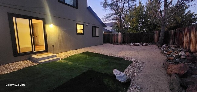 Building Photo - Nicely updated 5bd/3bth home in North Valleys