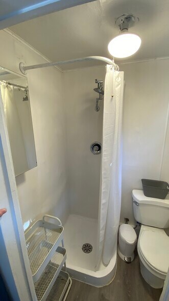 bathroom - 132 NW 30th St