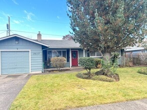 Building Photo - Discover this well-maintained 3-bedroom, 2-bath home in Eugene, OR.