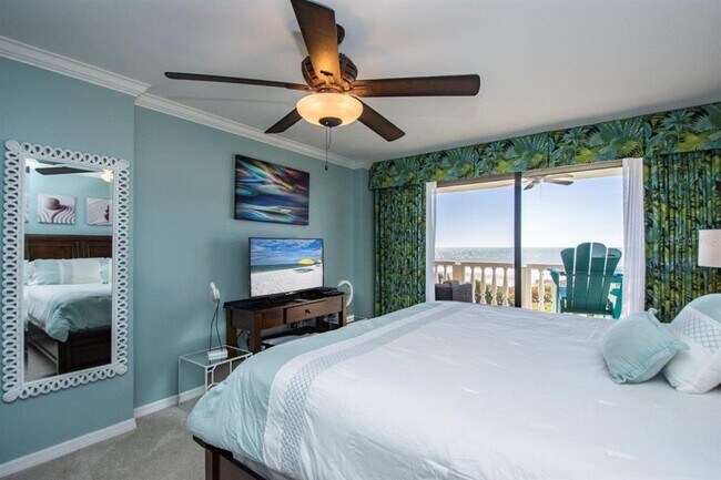 Building Photo - 6500 Sunset Way