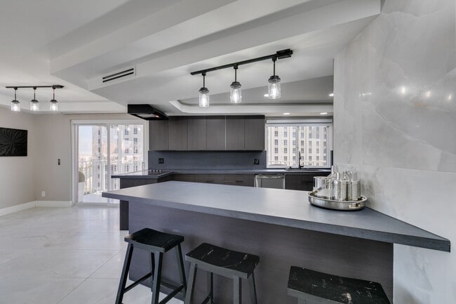 Building Photo - Elevated Penthouse Living with Private Terrace & Resort-Style Amenities * MOVE IN SPECIAL *