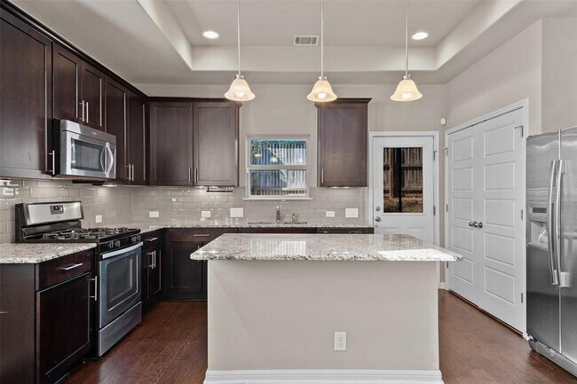 Building Photo - 7233 Menchaca Rd