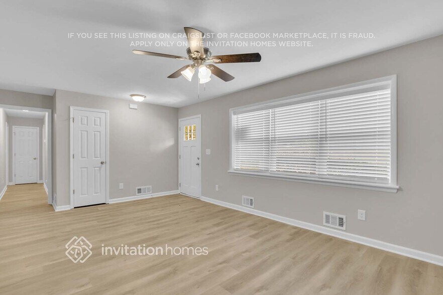 Building Photo - 2875 Laurel Ln