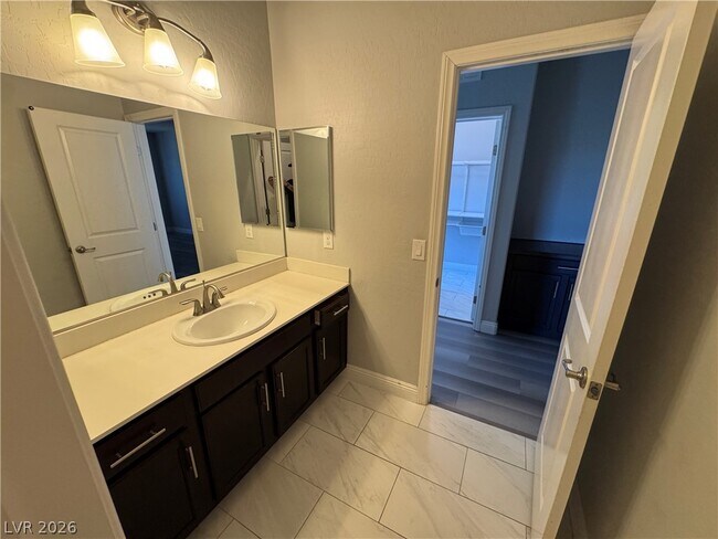 Building Photo - 5027 Breaking Dawn Ct