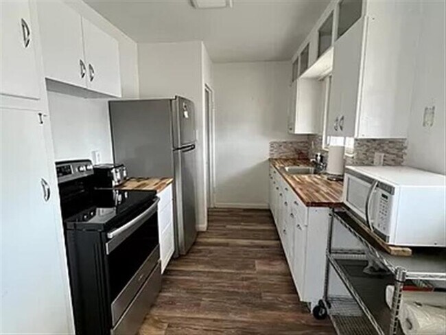 Building Photo - Fantastic Home