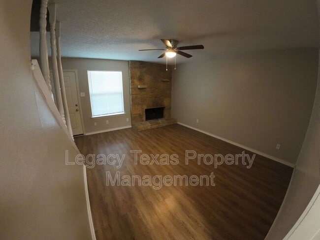 Building Photo - 1607 Sun Valley Dr