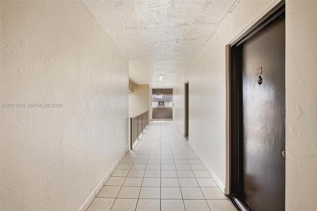 Building Photo - 810 SW 129th Pl