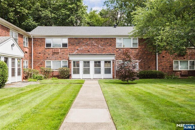 Building Photo - 108 Regency Park