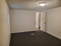 Building Photo - 515 Swinson Rd