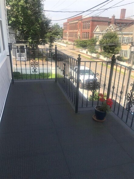 Building Photo - 188 Harvard St