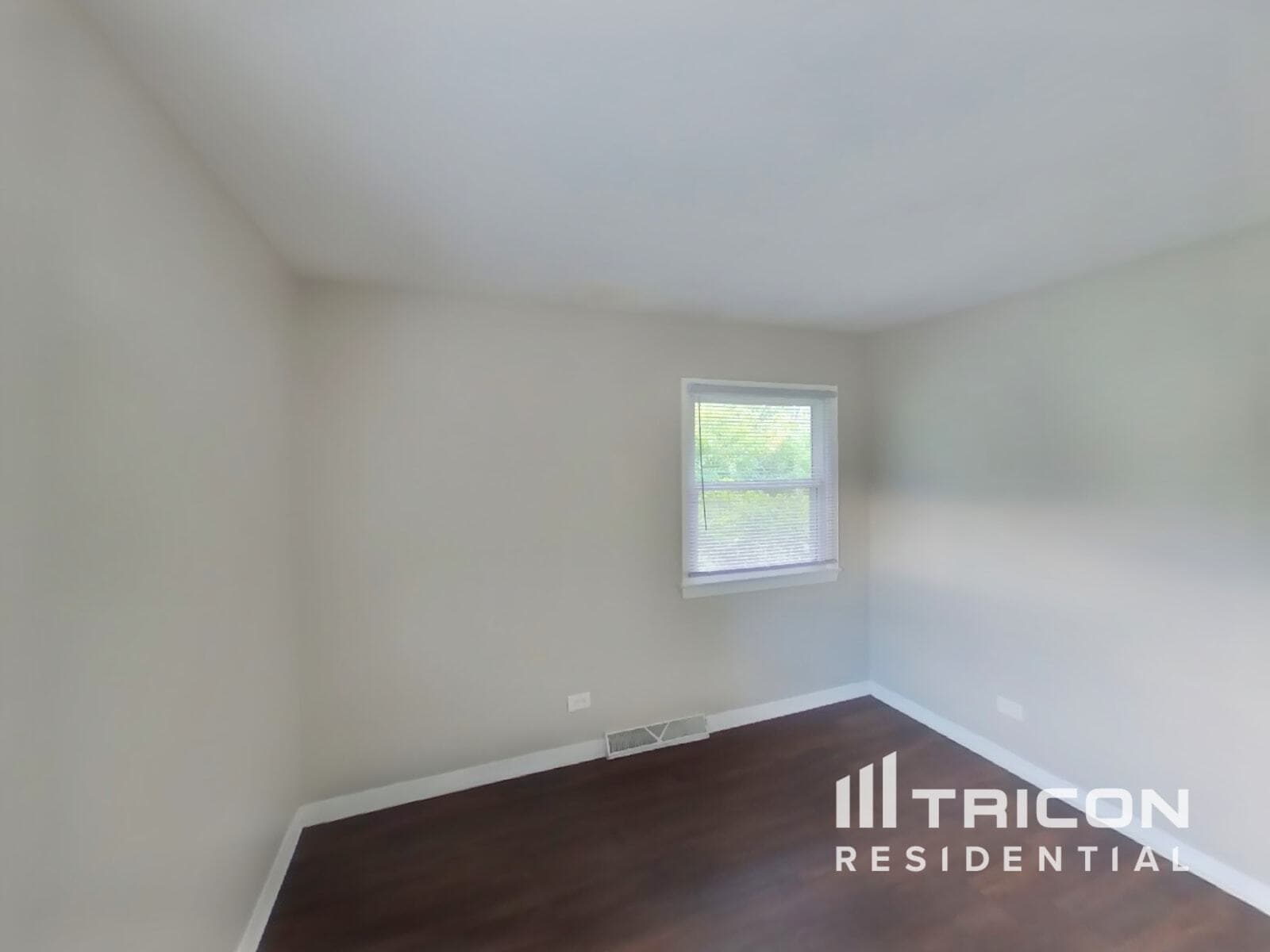 Building Photo - 30477 N Oak Grove Ave
