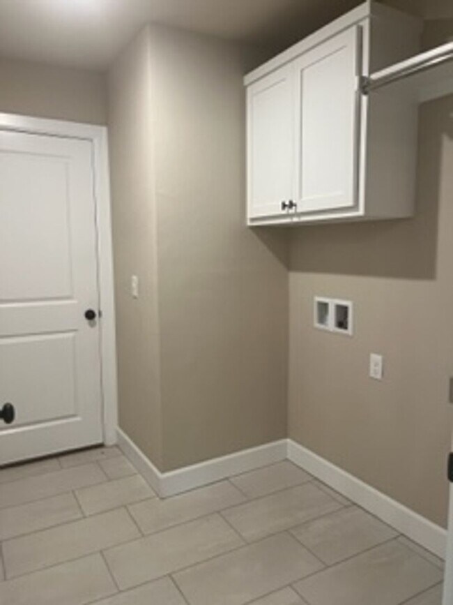 Building Photo - FIRST MONTH FREE - Beautiful New Home!