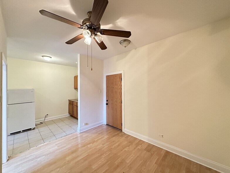 Building Photo - 4854 N Damen Ave
