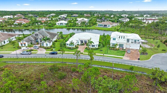 Building Photo - 8270 SE Pennock Trail