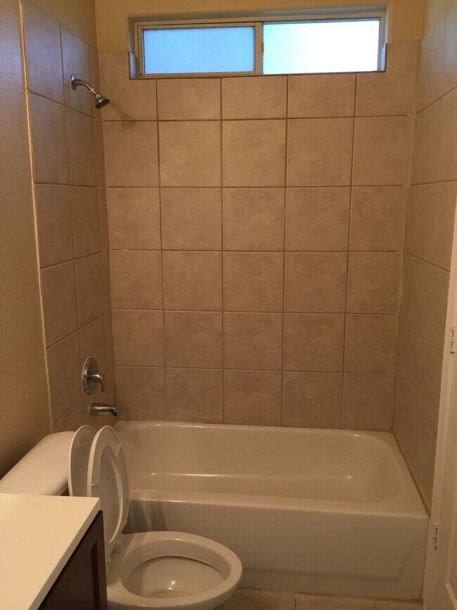 Building Photo - 9509 Merle St