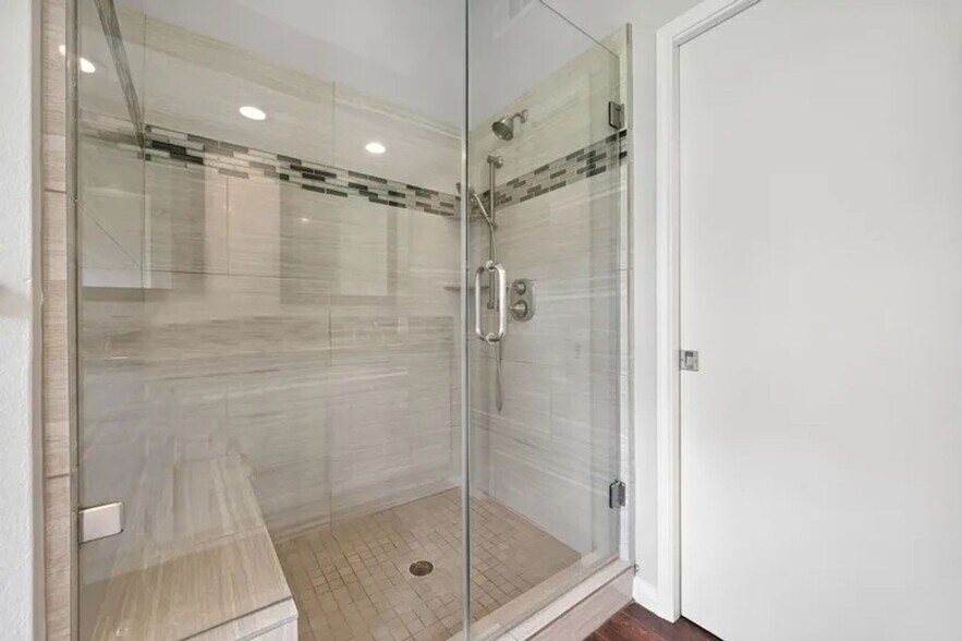 Building Photo - 3518 Grove Oaks Dr