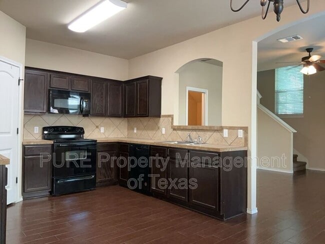 Building Photo - 215 N College St