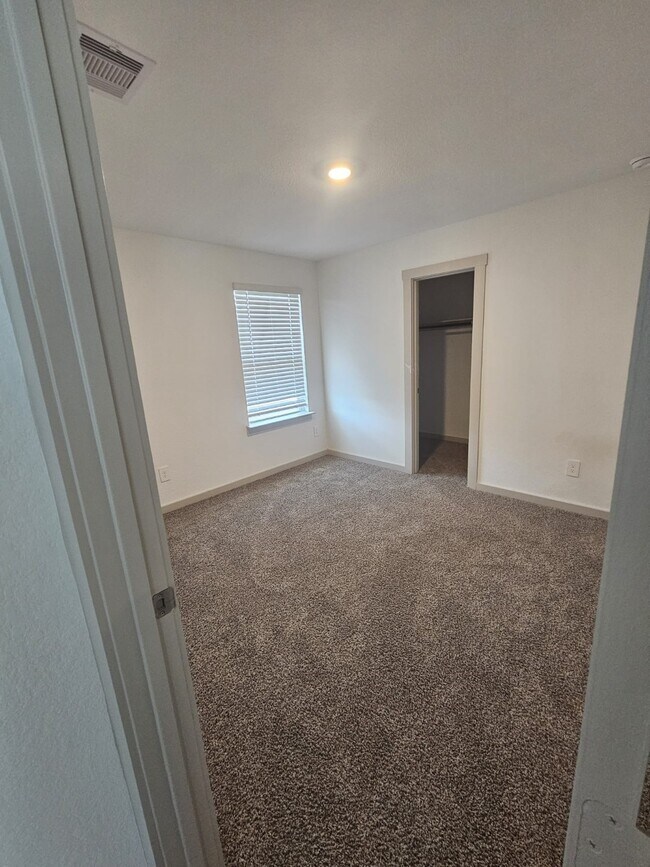 Building Photo - 12816 Heddington Grv Ln