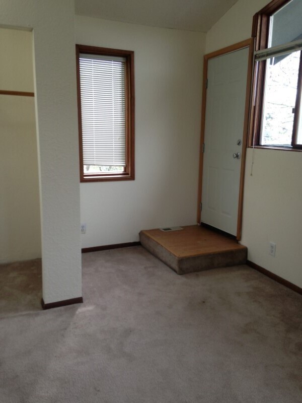 Building Photo - 1127 N 85th St