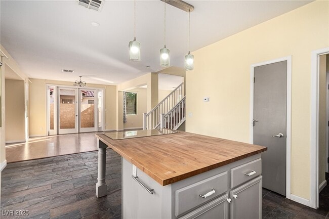 Building Photo - 7196 Cressida Ct