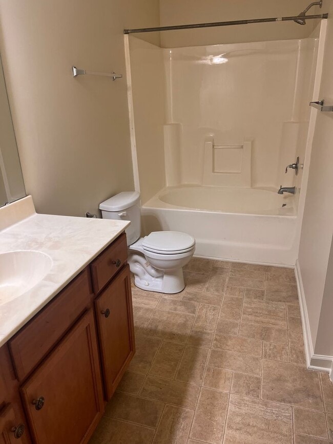 Building Photo - Beautiful 3 bedroom 2.5 baths Townhouse