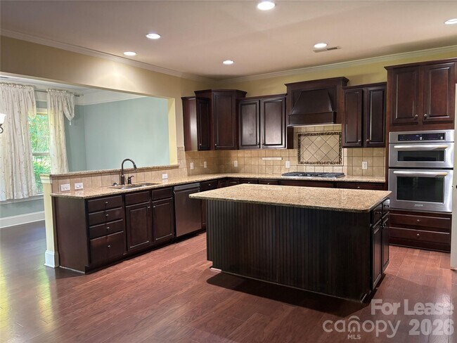 Building Photo - 8811 Tamarron Dr