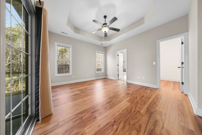 Building Photo - ~ COMPASS POINTE ~