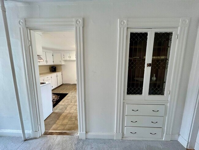 Building Photo - 61 Silver St