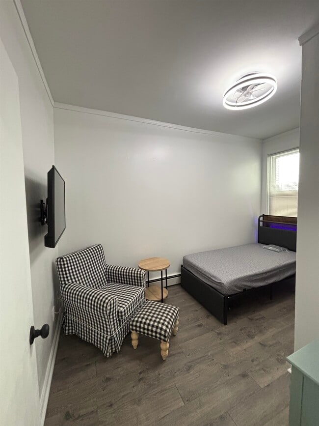 Building Photo - 66 Cottage St