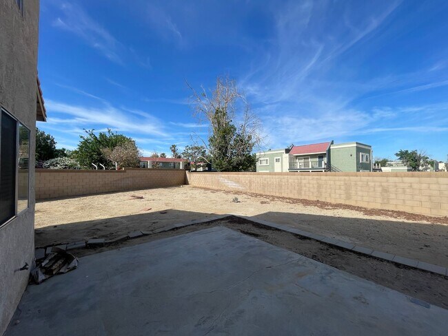 Building Photo - Lancaster 3 bedroom - AVAILABLE NOW!