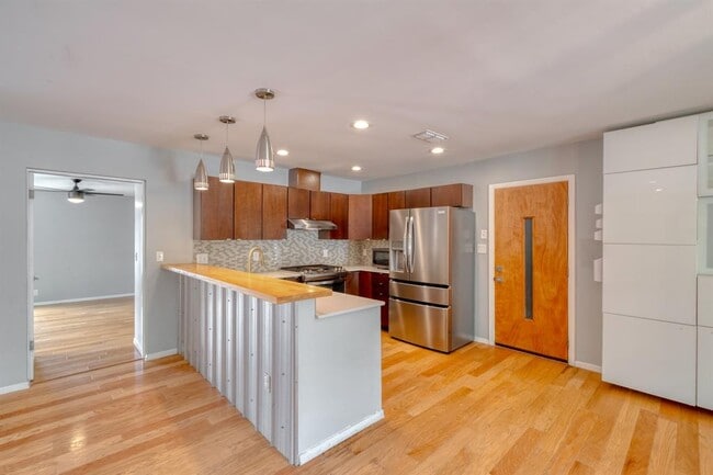 Building Photo - 1413 Berkshire Dr