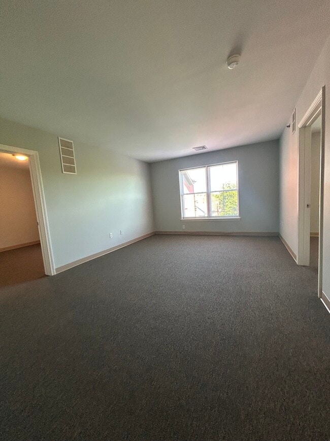 Building Photo - 2bed 2 bath