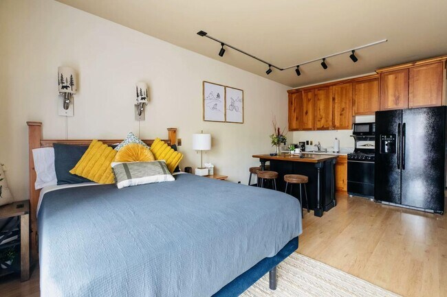 Building Photo - Furnished Park City Studio Available for Rent