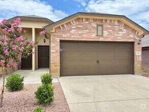 Building Photo - Serene Haven: Beautiful Duplex Living in N...