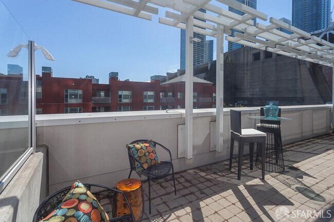 Building Photo - 501 Beale St