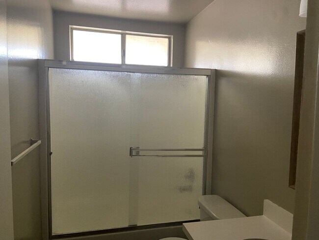 Building Photo - Spacious 1 Bedroom 1 Bath Upstairs Unit Apartment
