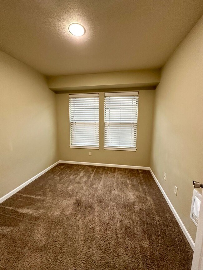 Building Photo - K1021