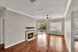 Building Photo - 3 bedroom/ 2 bathroom condo next to St Johns Town Center