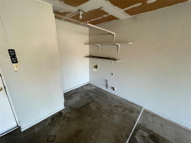 Building Photo - 12013 Swallow Dr
