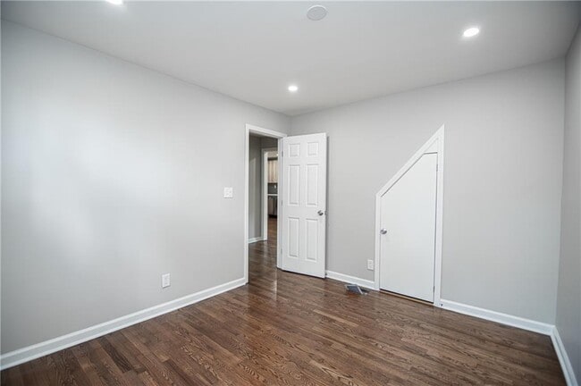 Building Photo - 537 Trabert Ave NW