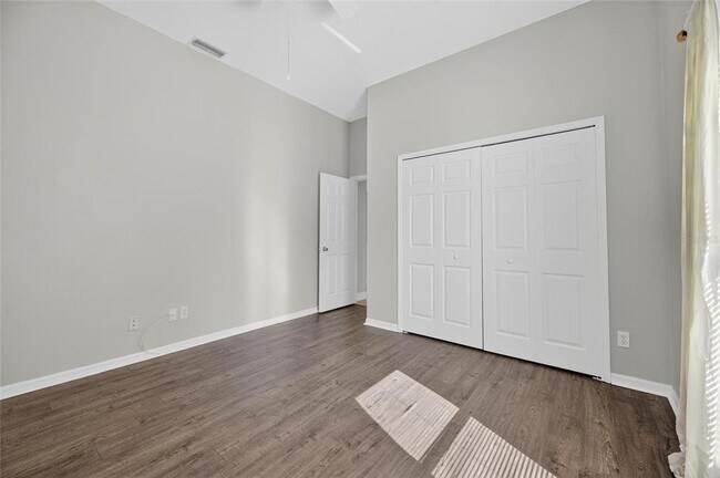 Building Photo - 172 Lake Shore Dr W