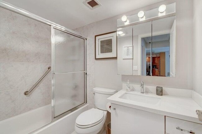 Building Photo - 3221 S Ocean Blvd